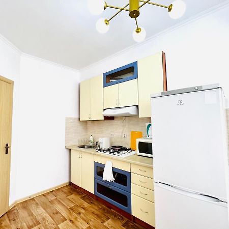 Evita Apartment Bisjkek Buitenkant foto