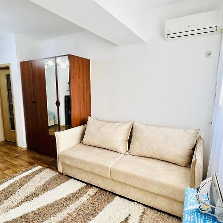 Evita Apartment Bisjkek Buitenkant foto