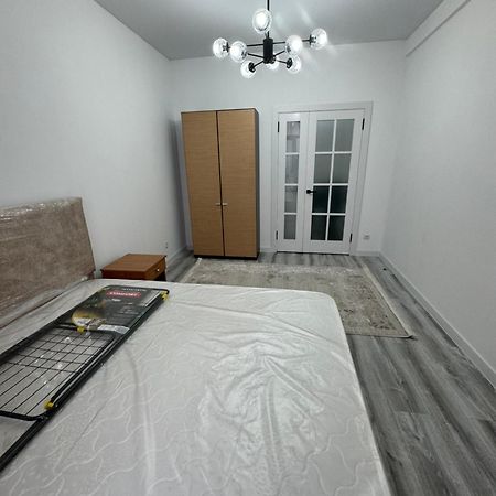 Evita Apartment Bisjkek Buitenkant foto