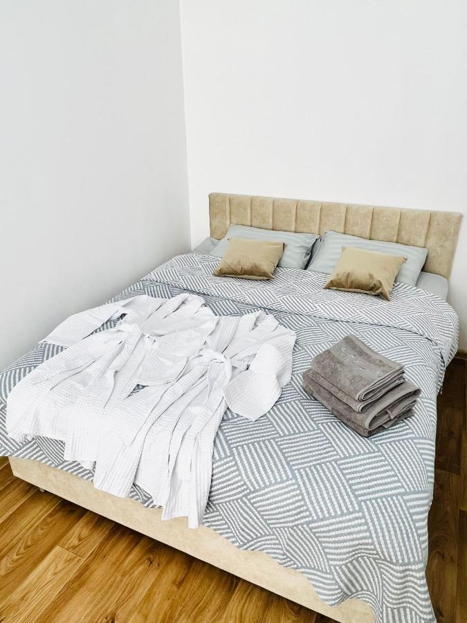 Evita Apartment Bisjkek Buitenkant foto
