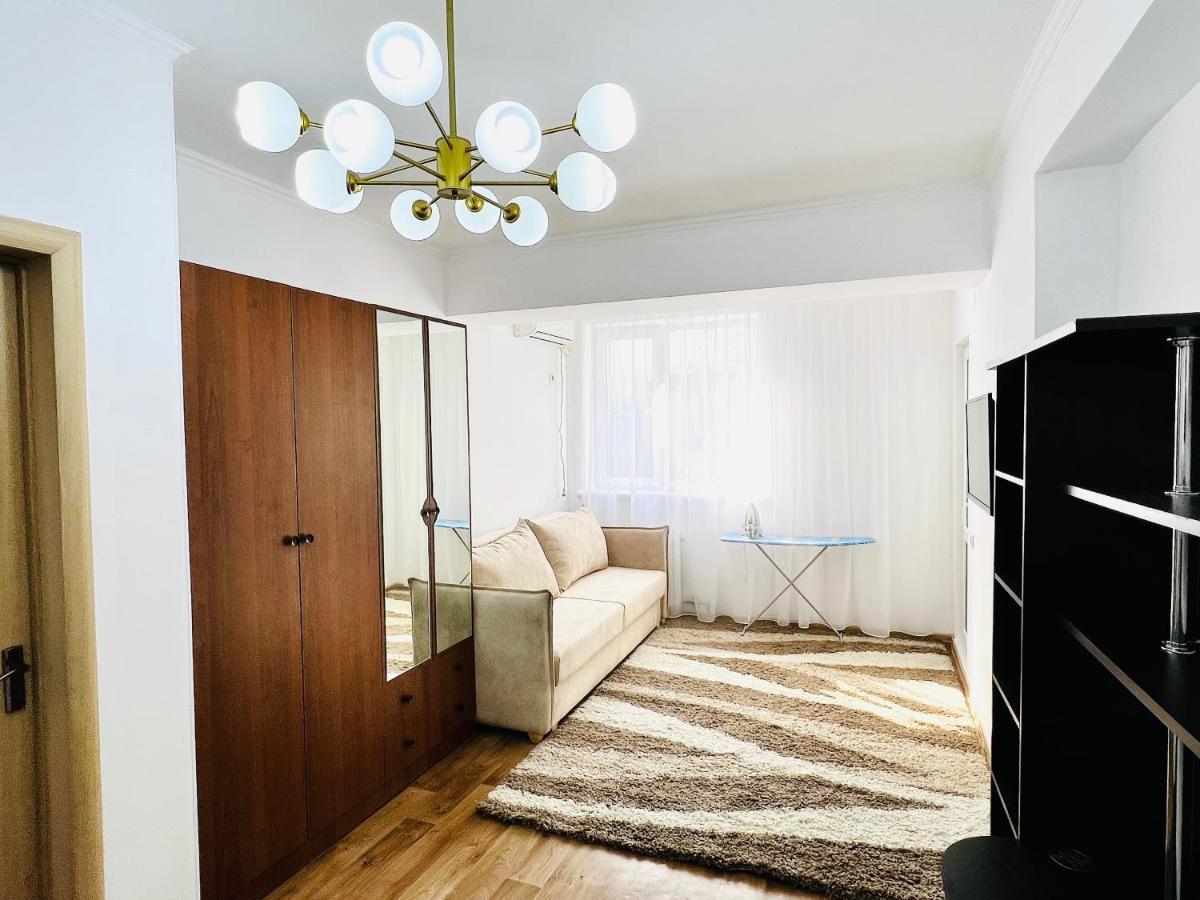 Evita Apartment Bisjkek Buitenkant foto