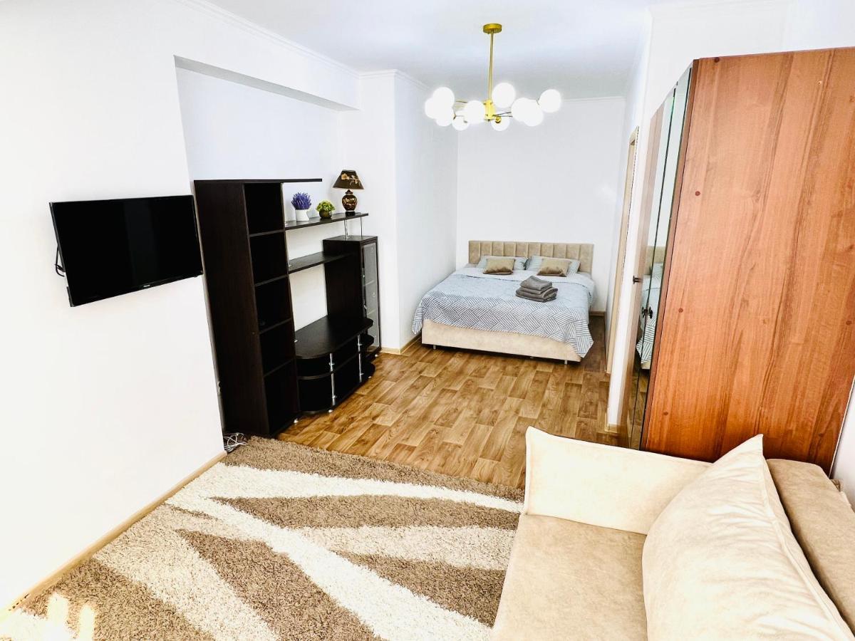 Evita Apartment Bisjkek Buitenkant foto