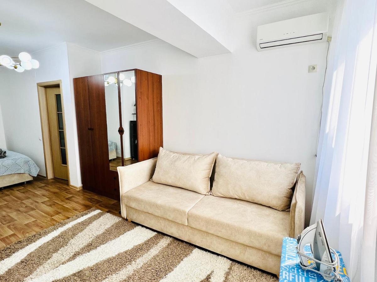 Evita Apartment Bisjkek Buitenkant foto