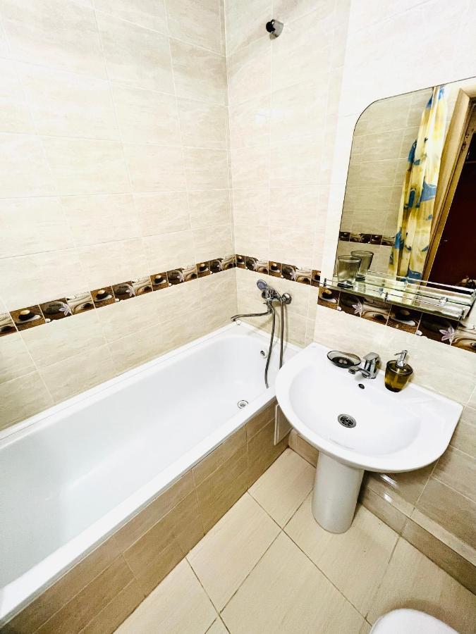 Evita Apartment Bisjkek Buitenkant foto