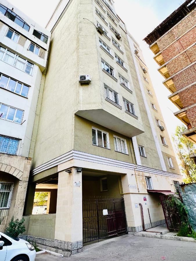 Evita Apartment Bisjkek Buitenkant foto