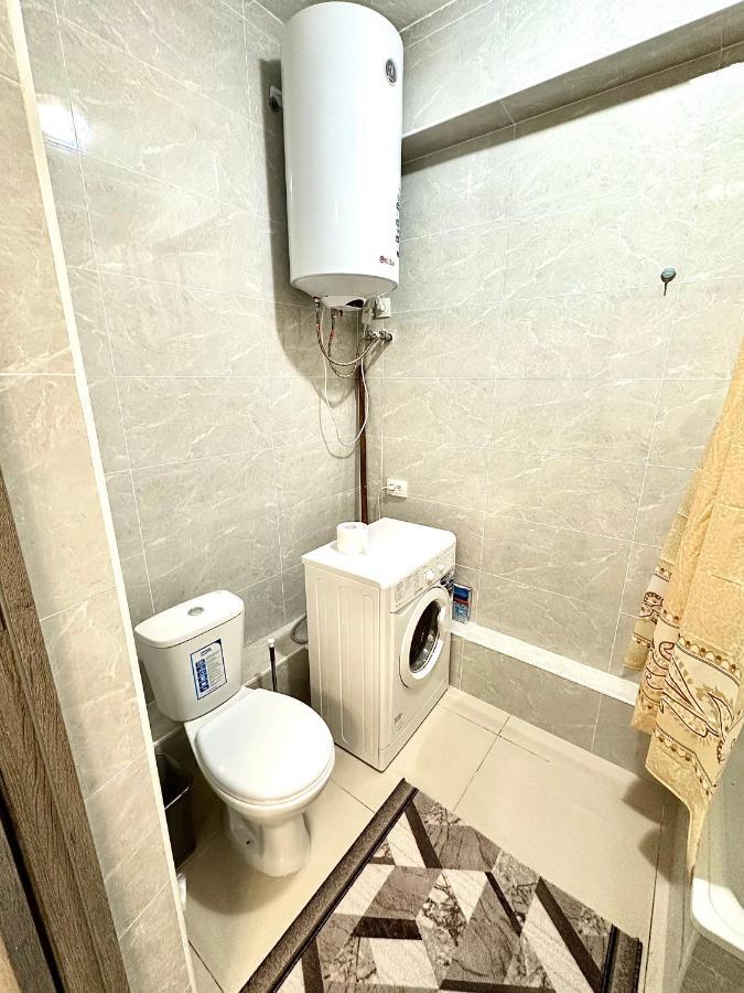 Evita Apartment Bisjkek Buitenkant foto