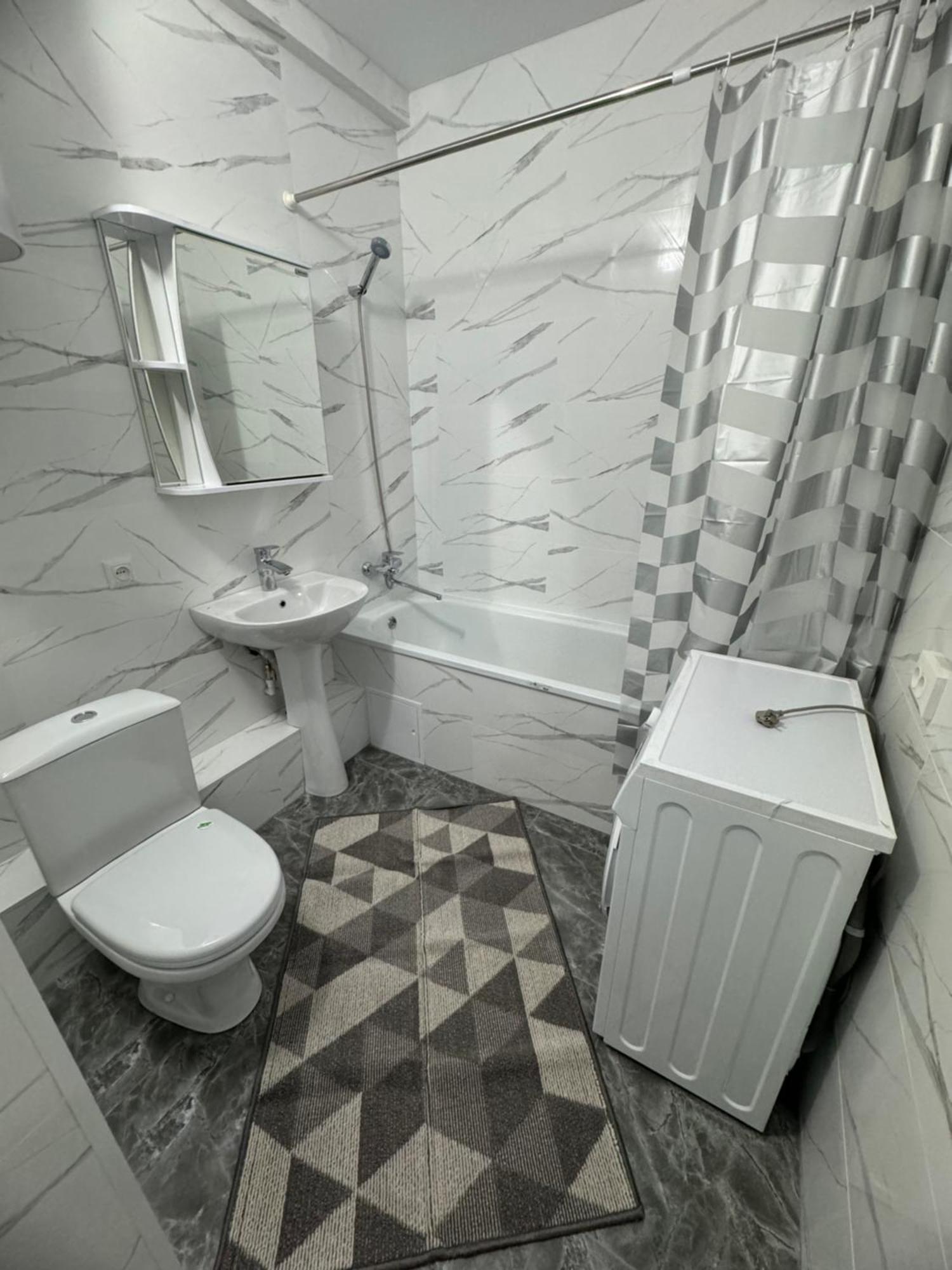 Evita Apartment Bisjkek Buitenkant foto